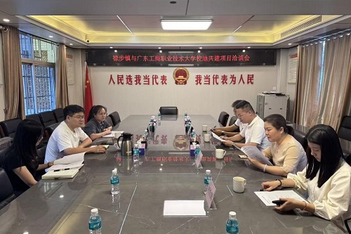 洽谈现场.jpg 洽谈现场.jpg