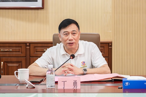 丁勇讲话.jpg 丁勇讲话.jpg