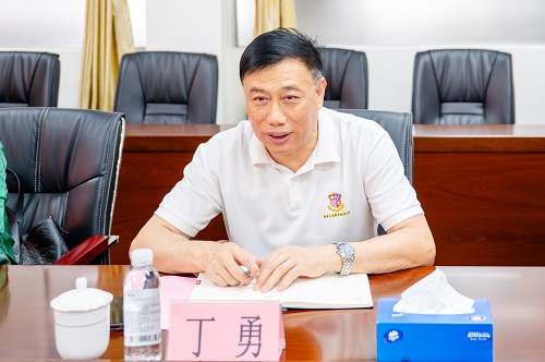 丁勇讲话.jpg