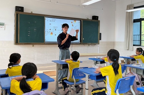 叶帝火授课.jpg