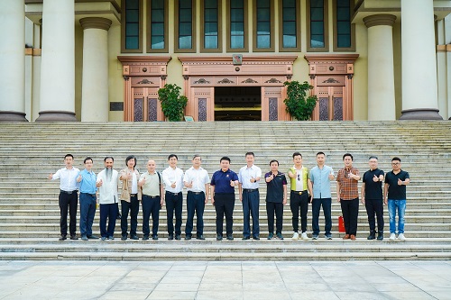 双方合影.jpg 双方合影.jpg