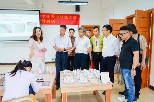 参观现场3.jpg 参观现场3.jpg