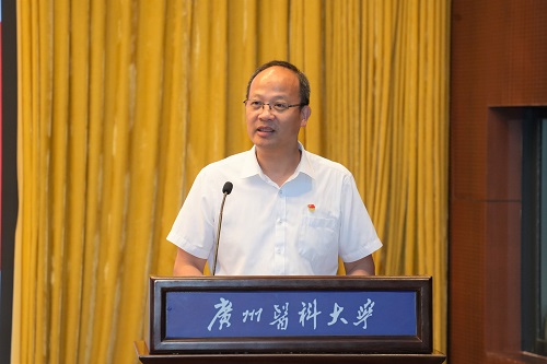 范瑞泉主讲.jpg 范瑞泉主讲.jpg