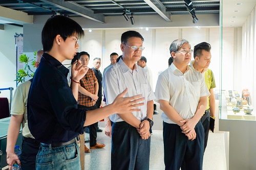 参观现场1.jpg 参观现场1.jpg